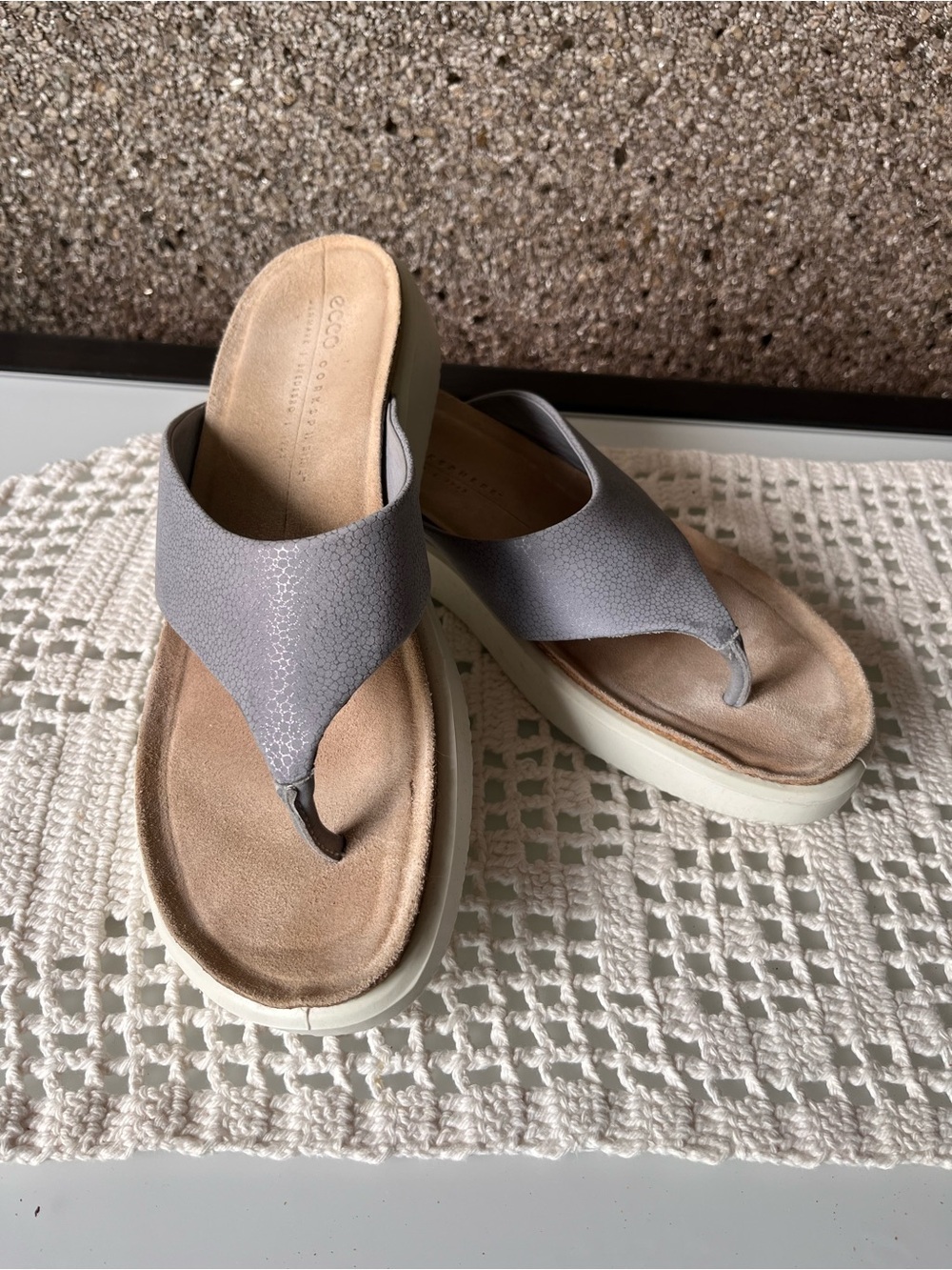 Ecco Women's Gray Thong leather Sandals